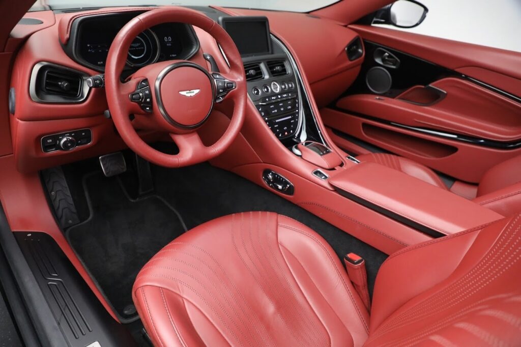 aston-martin-db11-volante-3