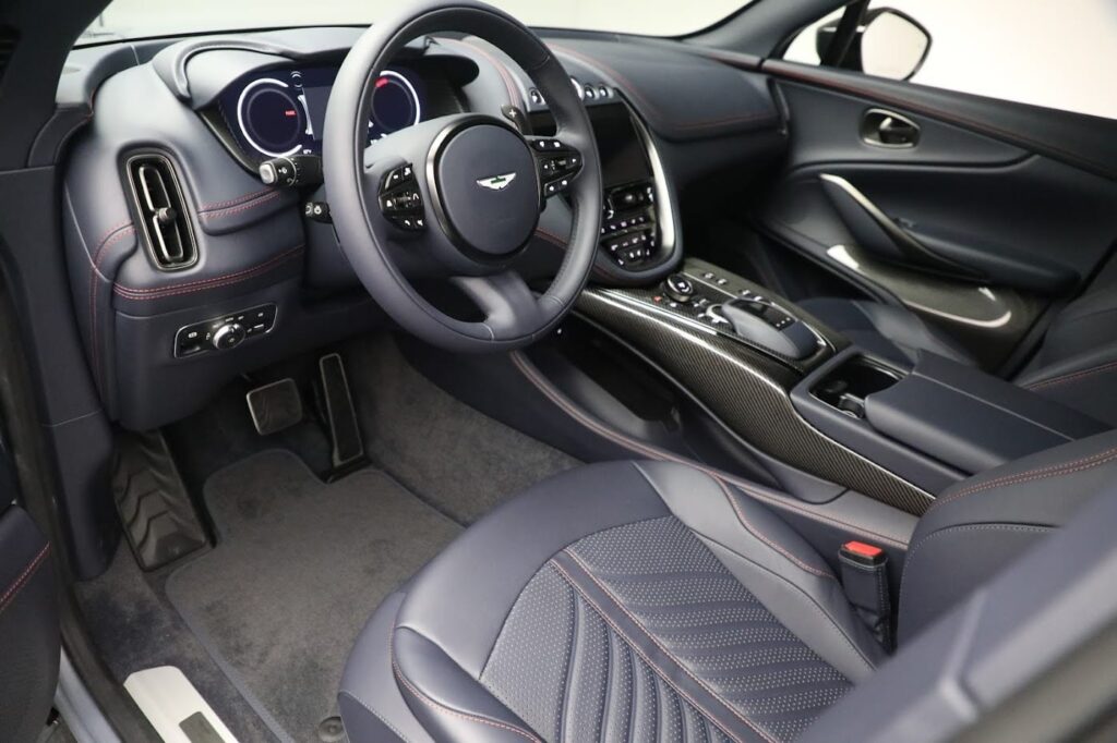 aston-martin-dbx-3